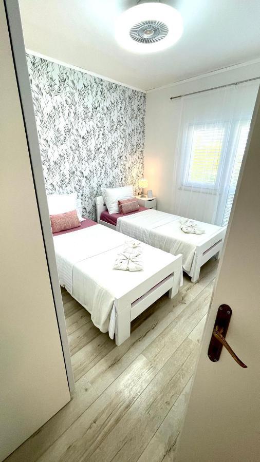 Apartment For 6 + Free Parking Place Zadar Eksteriør bilde